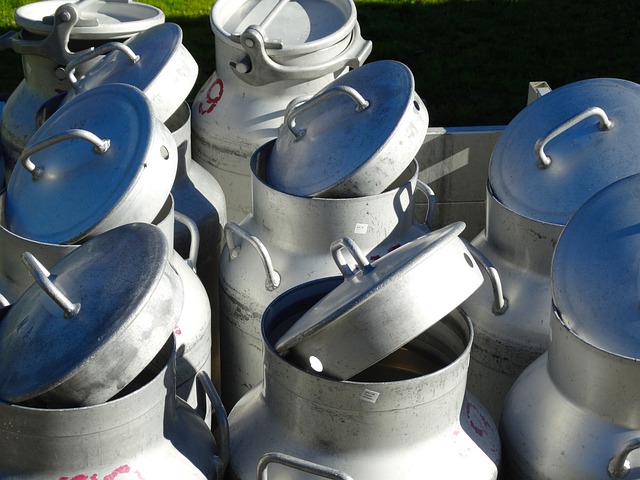 milk-cans-493706_640