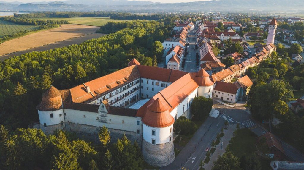 Brežice - od termalnih izvirov do gradov in vinogradov