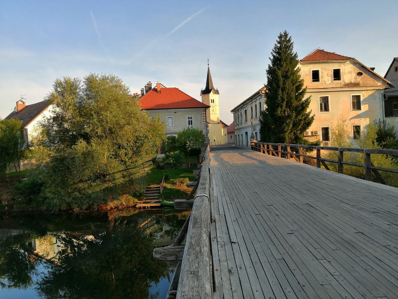 Kostanjevica na Krki: mesto z bogato zgodovino v objemu reke Krke