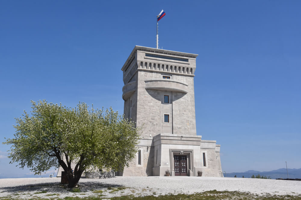 Pomnik miru na Cerju prejel znak Zelena atrakcija